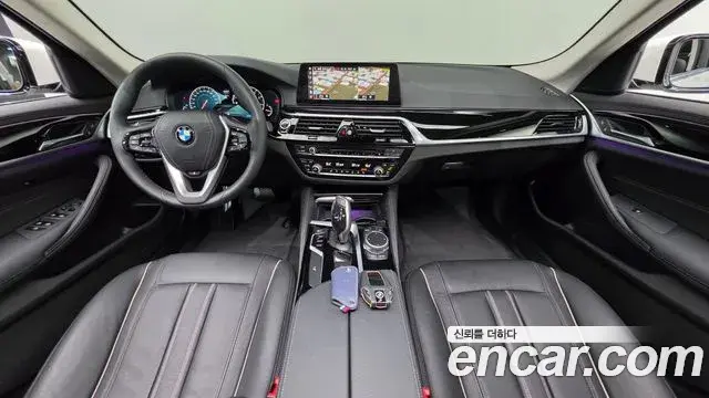 BMW 5 Series 2019 — Фото 10/20