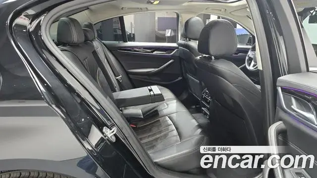 BMW 5 Series 2019 — Фото 11/20