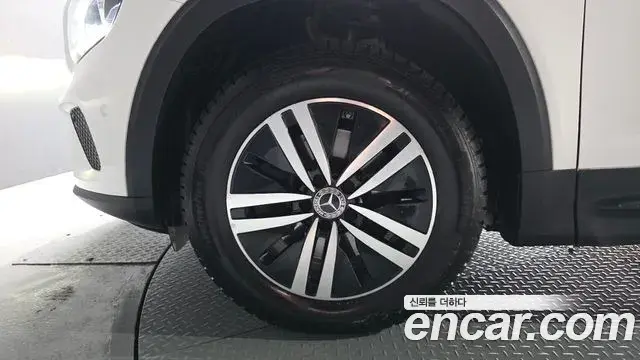 Mercedes-Benz GLB-Class 2021 — Photo 5/20