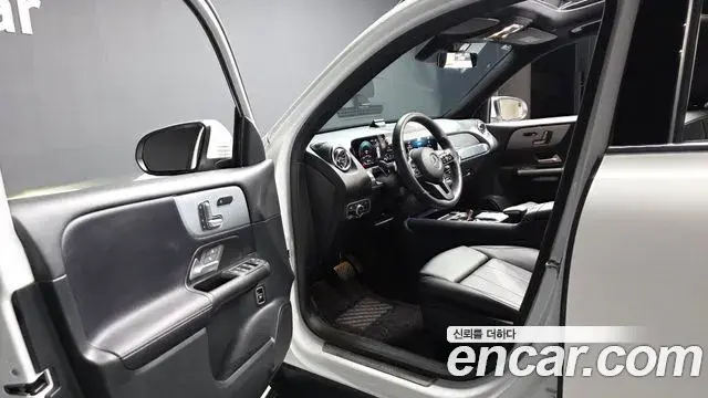 Mercedes-Benz GLB-Class 2021 — Photo 10/20