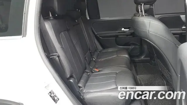 Mercedes-Benz GLB-Class 2021 — Photo 12/20