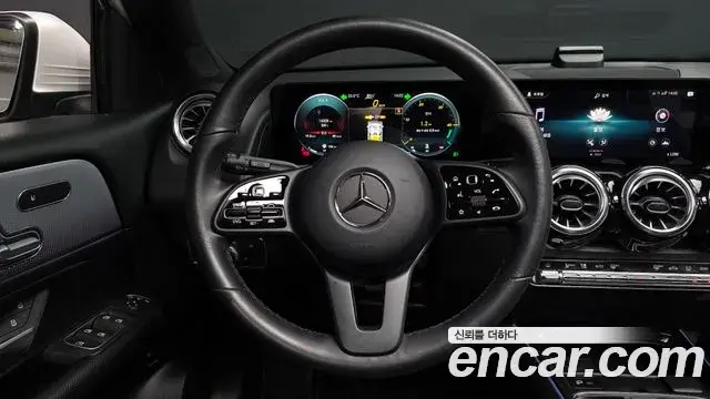 Mercedes-Benz GLB-Class 2021 — Photo 13/20