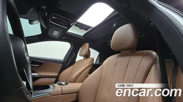 Mercedes-Benz E-Class 2024 — Фото 20/20