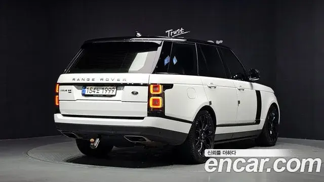 Land Rover Range Rover 2021 — Фото 1/20