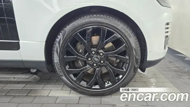 Land Rover Range Rover 2021 — Photo 10/41
