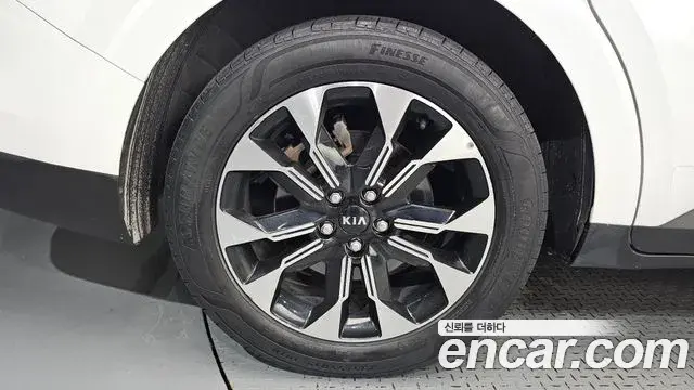 Kia Carnival 2021 — Фото 5/20
