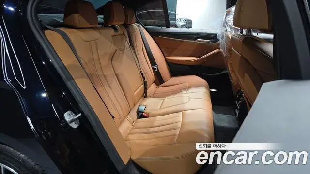 BMW 5 Series 2020 — Фото 11/20