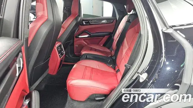 Porsche Cayenne 2020 — Фото 12/20