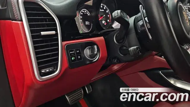 Porsche Cayenne 2020 — Фото 19/20