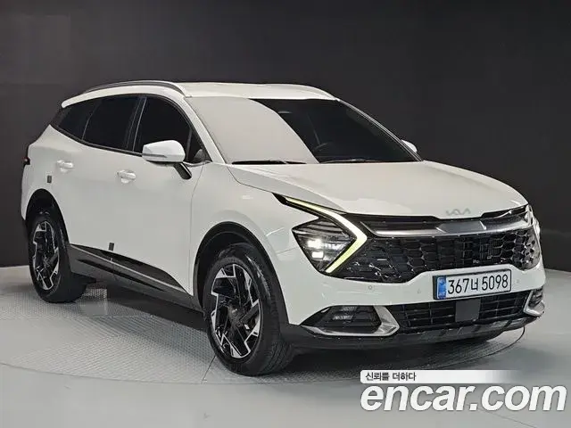 Kia Sportage 2022 — Фото 1/20