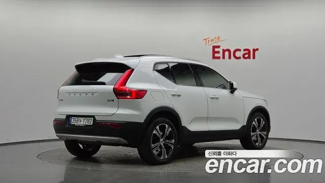 Volvo XC40 2022 — Şəkil 27/27
