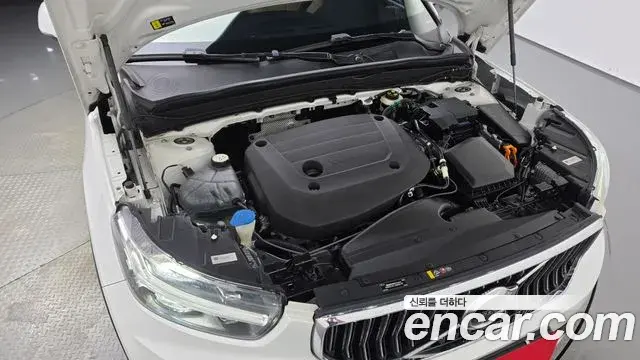 Volvo XC40 2022 — Şəkil 22/27