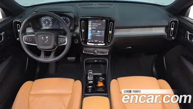 Volvo XC40 2022 — Şəkil 16/27