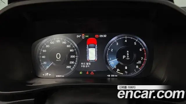 Volvo XC40 2022 — Şəkil 13/27