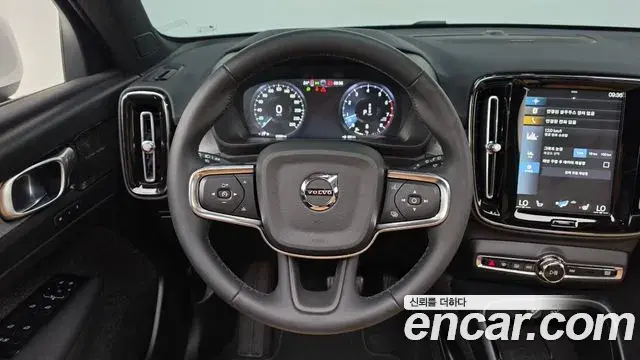 Volvo XC40 2022 — Şəkil 19/27