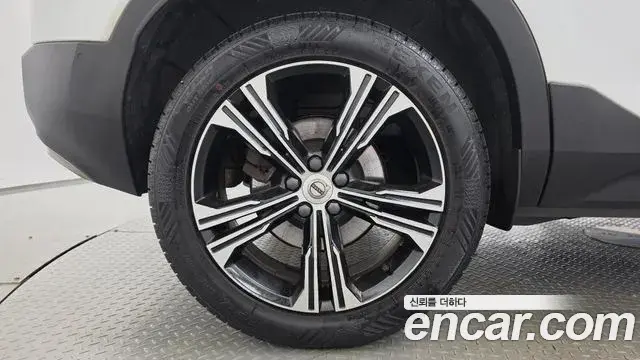 Volvo XC40 2022 — Şəkil 14/27