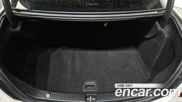 Mercedes-Benz E-Class 2020 — Фото 19/20