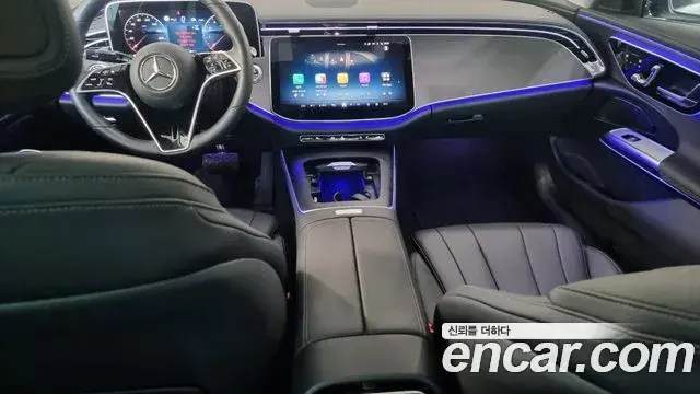 Mercedes-Benz E-Class 2024 — Photo 6/20