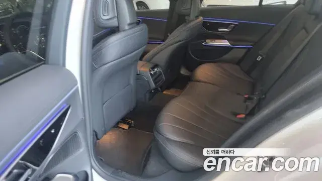 Mercedes-Benz E-Class 2024 — Photo 11/20