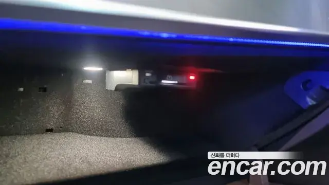Mercedes-Benz E-Class 2024 — Photo 15/20