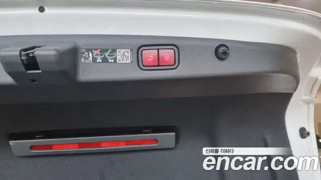 Mercedes-Benz E-Class 2024 — Photo 18/20