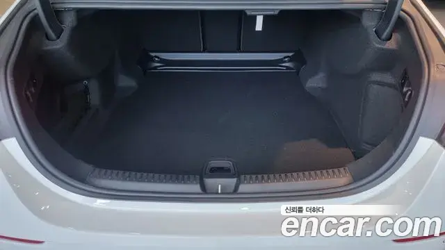 Mercedes-Benz E-Class 2024 — Photo 19/20