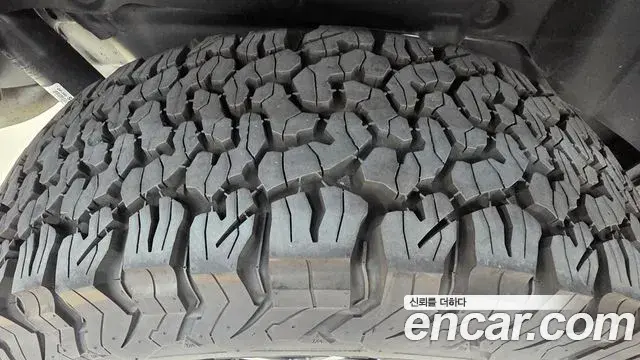 Jeep Wrangler 2025 — Фото 19/20