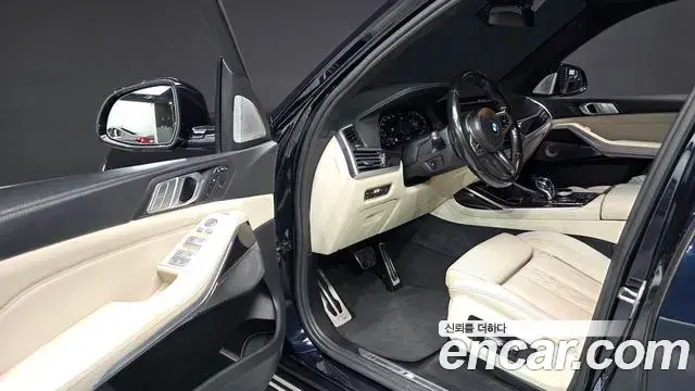 BMW X7 2021 — Фото 10/20