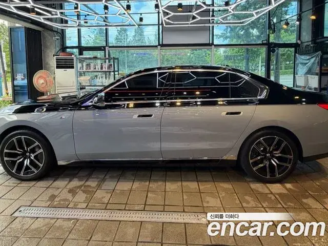 BMW 7 Series 2024 — Photo 5/12