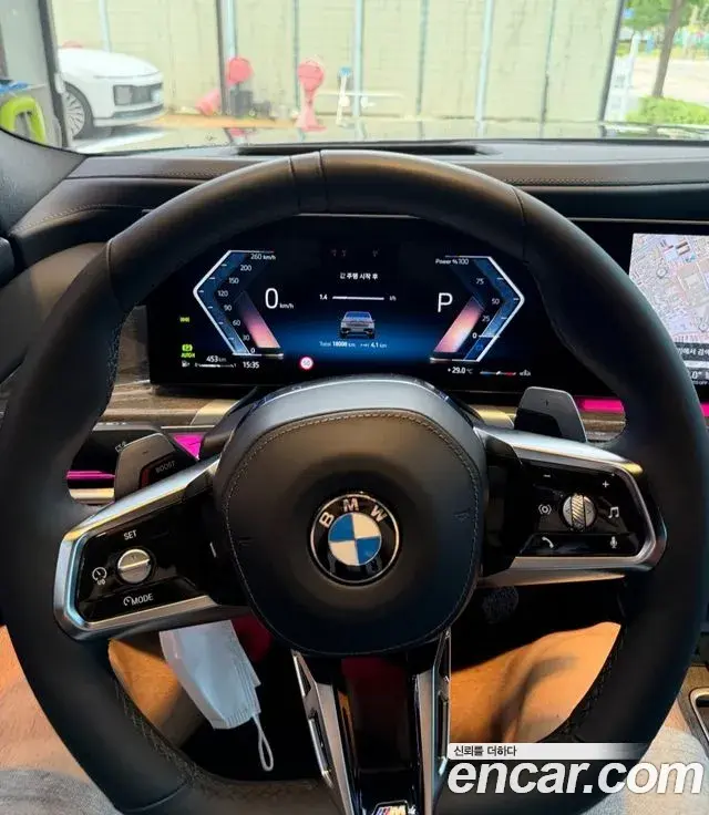 BMW 7 Series 2024 — Photo 8/12