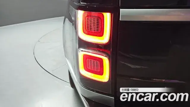 Land Rover Range Rover 2019 — Photo 21/30