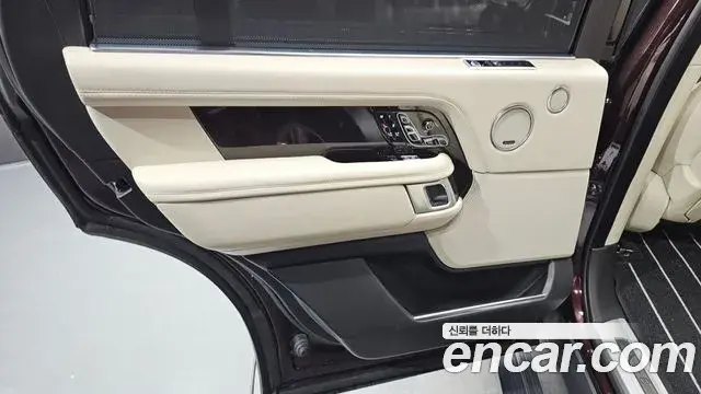 Land Rover Range Rover 2019 — Photo 24/30