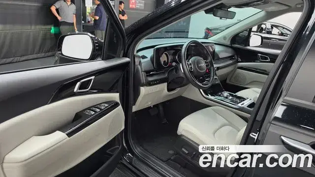 Kia Carnival 2021 — Фото 10/20