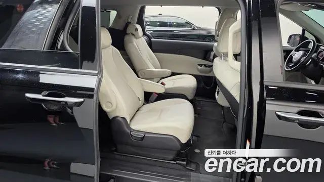 Kia Carnival 2021 — Фото 11/20