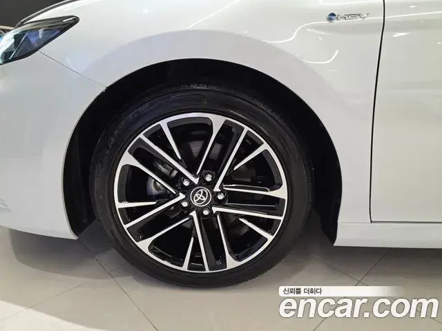 Toyota Camry 2025 — ფოტო 11/12