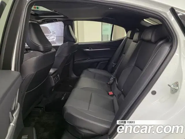 Toyota Camry 2025 — ფოტო 6/12