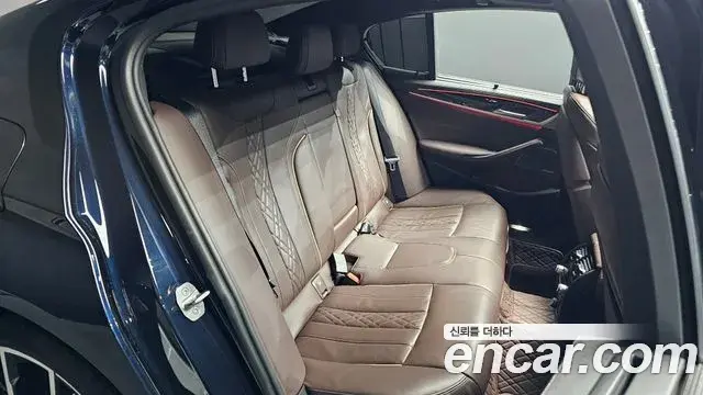 BMW 5 Series 2023 — Şəkil 11/20