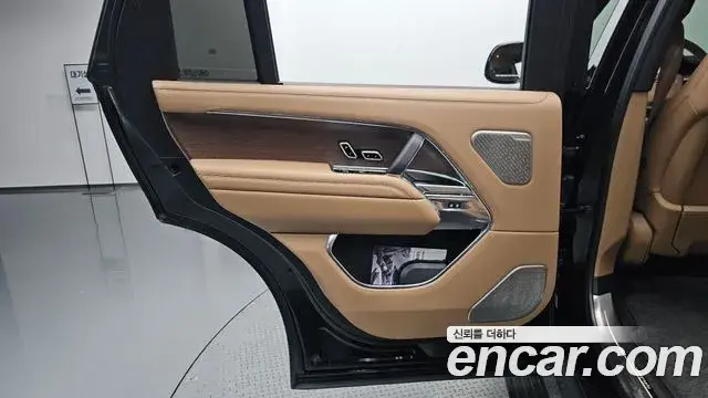 Land Rover Range Rover 2024 — Photo 46/47