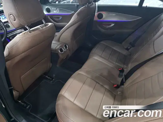 Mercedes-Benz E-Class 2019 — Фото 11/19