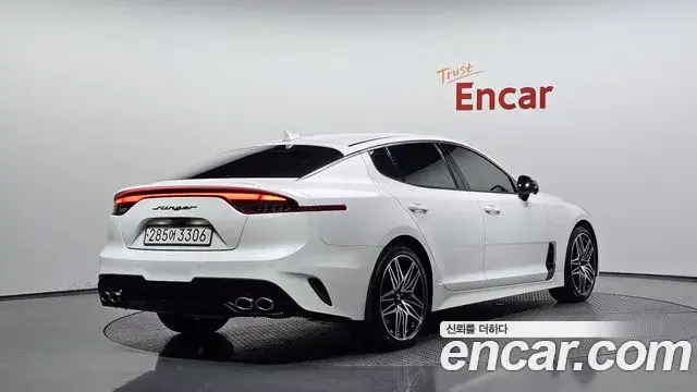 Kia Stinger 2021 — Фото 2/20