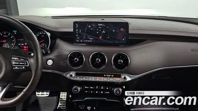 Kia Stinger 2021 — Фото 13/20