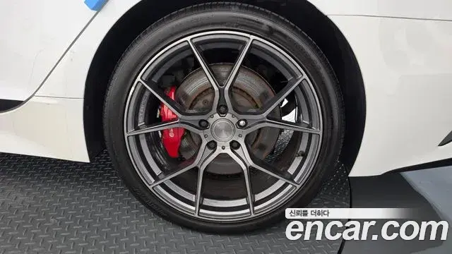 Kia Stinger 2019 — ფოტო 29/33