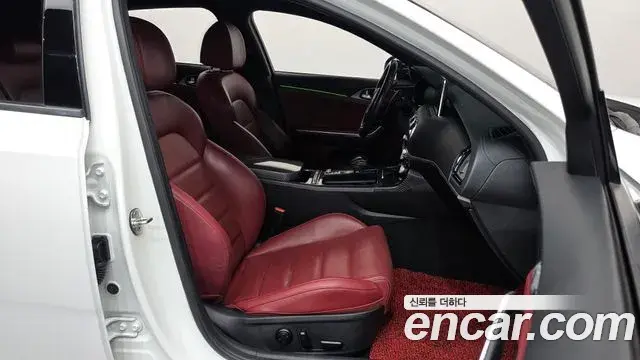 Kia Stinger 2019 — ფოტო 6/33