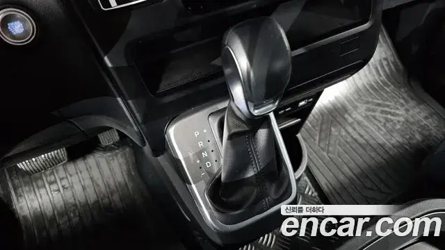 Hyundai Staria 2022 — Photo 9/20