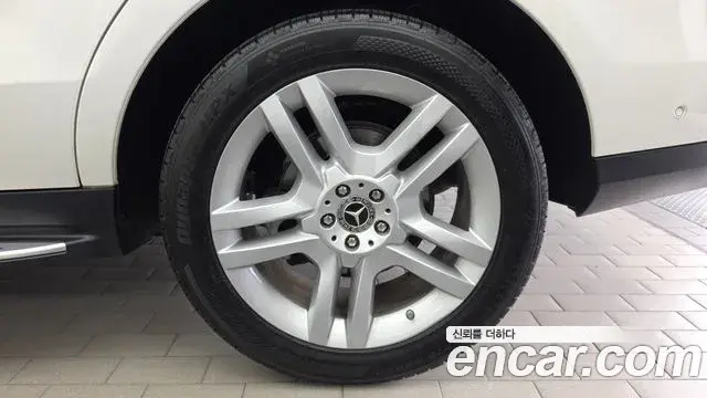 Mercedes-Benz GLE-Class 2018 — Photo 6/32