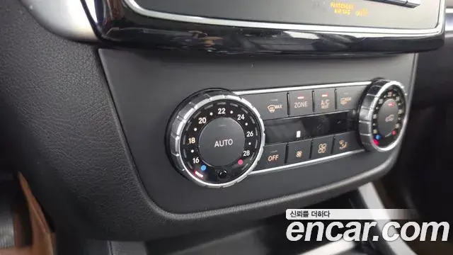 Mercedes-Benz GLE-Class 2018 — Photo 21/32