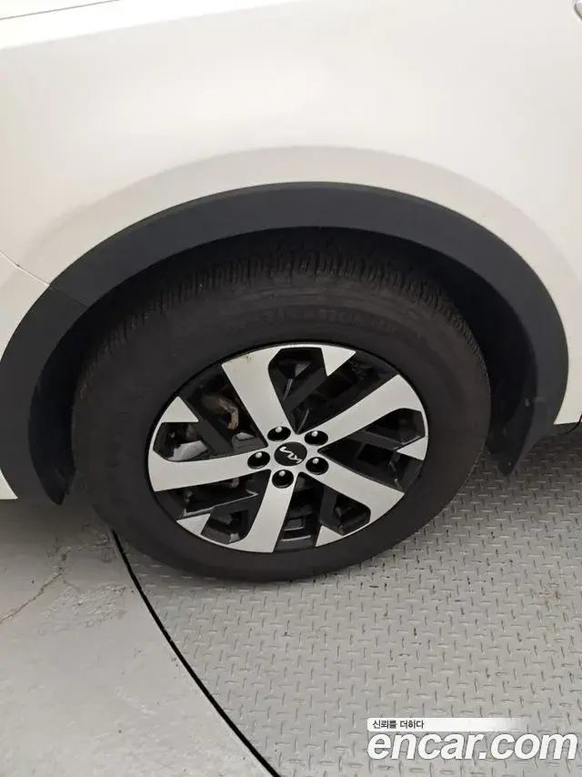 Kia Sorento 2022 — Фото 4/17