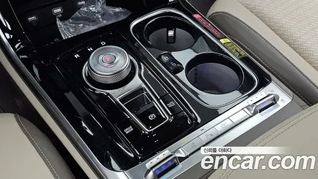 Kia Carnival 2023 — Photo 9/20