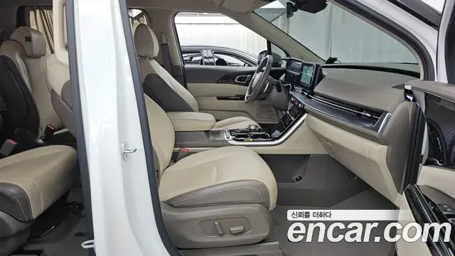 Kia Carnival 2023 — Photo 11/20