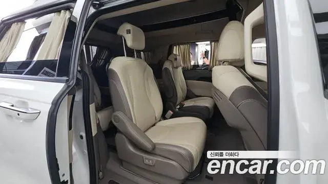 Kia Carnival 2023 — Photo 12/20
